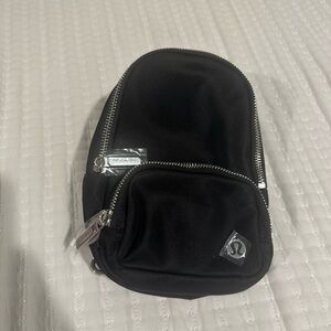 lululemon athletica everywhere small sling bag
